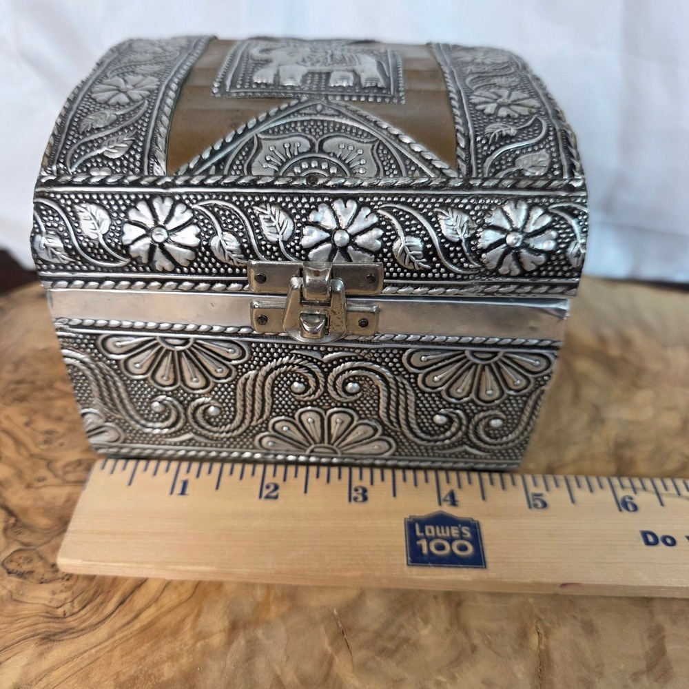 Vintage Repousse Metal Elephant Trinket Box Silver Tone Floral Jewelry Chest